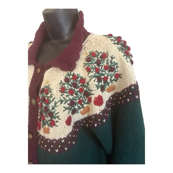 Vintage Floral Embroidered Christmas Sweater Size S - Picture 3 of 16